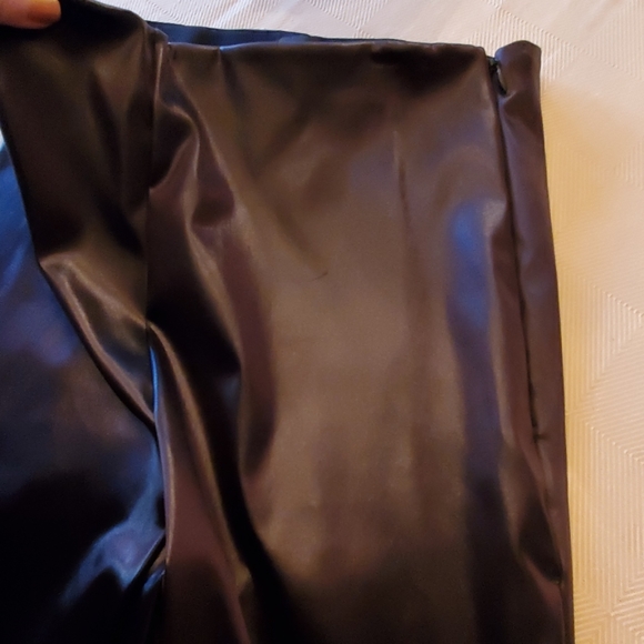 Theory Vegan Leather Skinny Pants - Picture 3 of 6